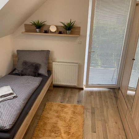 Cozy 2-Bedroom Vacation Apartment With Entire Top Floor Gaj  Eksteriør bilde