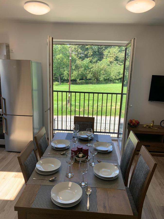 Cozy 2-Bedroom Vacation Apartment With Entire Top Floor Gaj  Eksteriør bilde