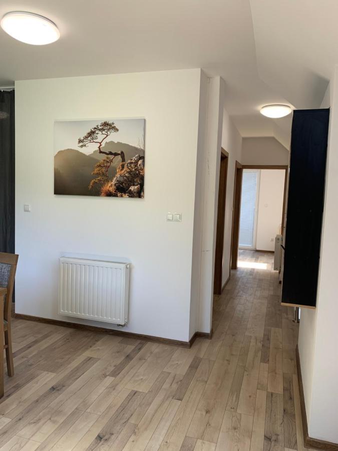 Cozy 2-Bedroom Vacation Apartment With Entire Top Floor Gaj  Eksteriør bilde