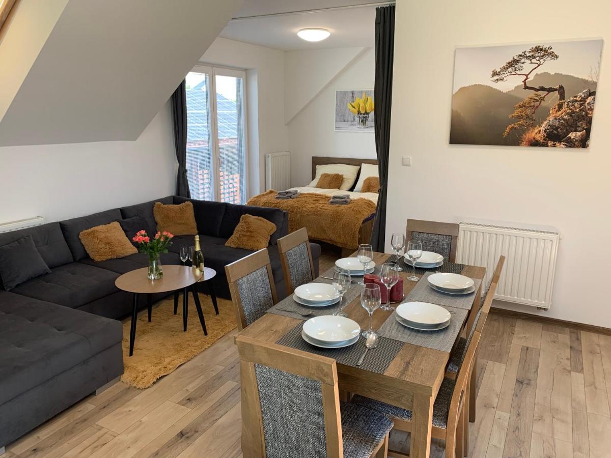Cozy 2-Bedroom Vacation Apartment With Entire Top Floor Gaj  Eksteriør bilde