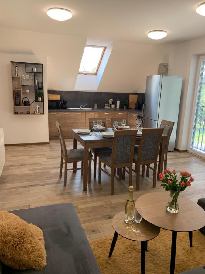 Cozy 2-Bedroom Vacation Apartment With Entire Top Floor Gaj  Eksteriør bilde