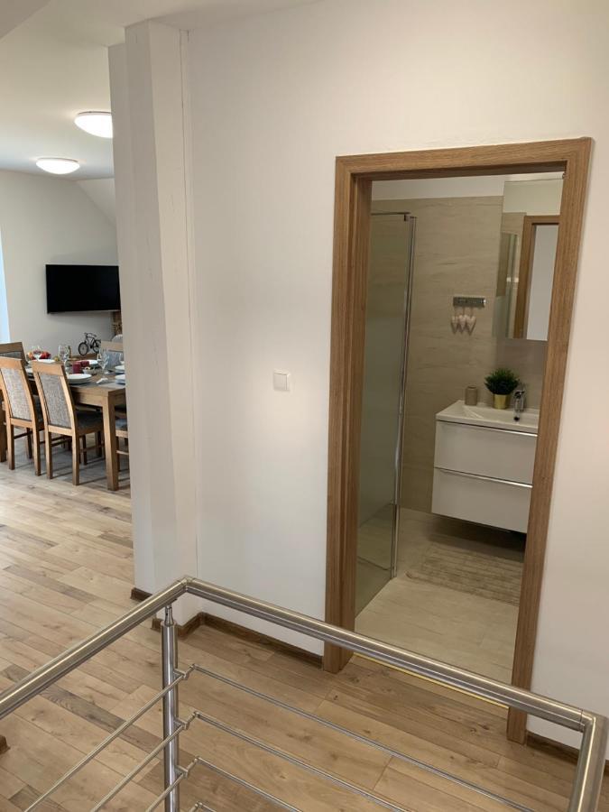 Cozy 2-Bedroom Vacation Apartment With Entire Top Floor Gaj  Eksteriør bilde