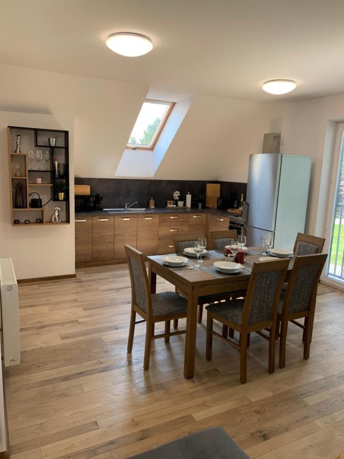 Cozy 2-Bedroom Vacation Apartment With Entire Top Floor Gaj  Eksteriør bilde